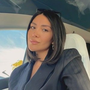 Meet your Posher, Claudia